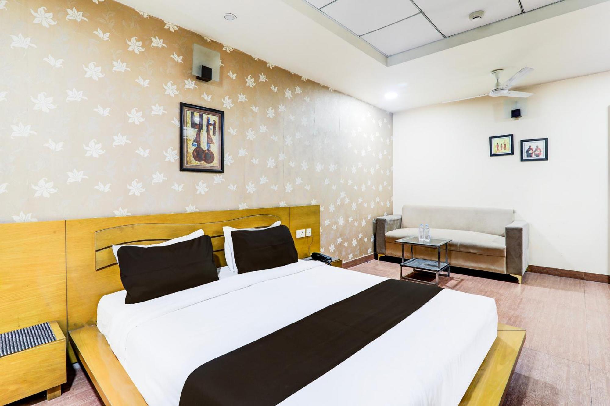 Townhouse Sakura Hotel Lucknow Exterior photo