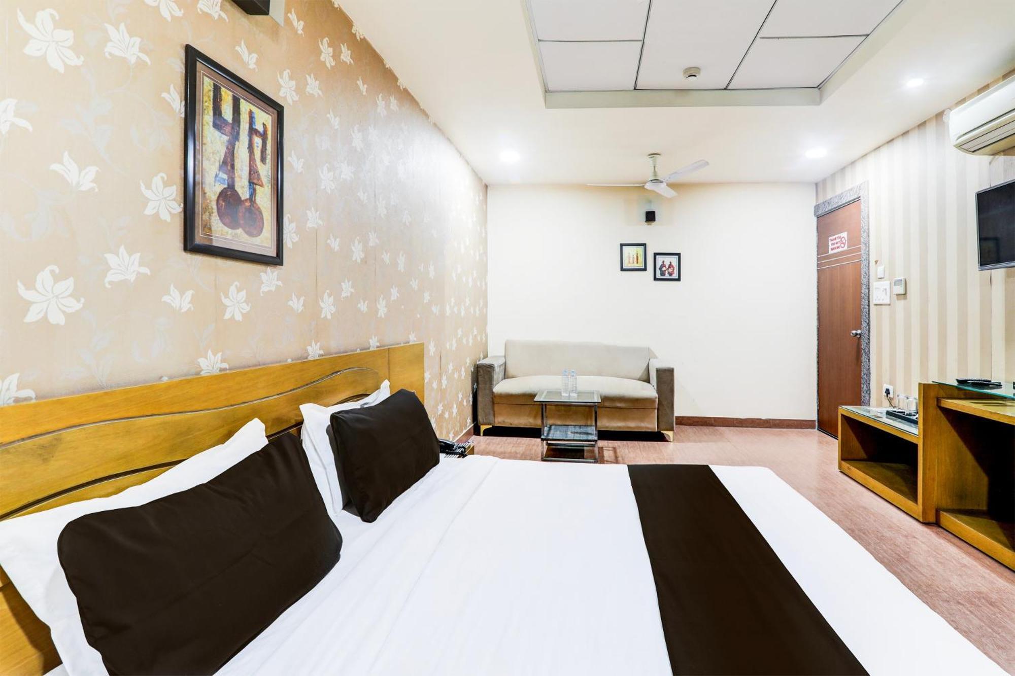 Townhouse Sakura Hotel Lucknow Exterior photo