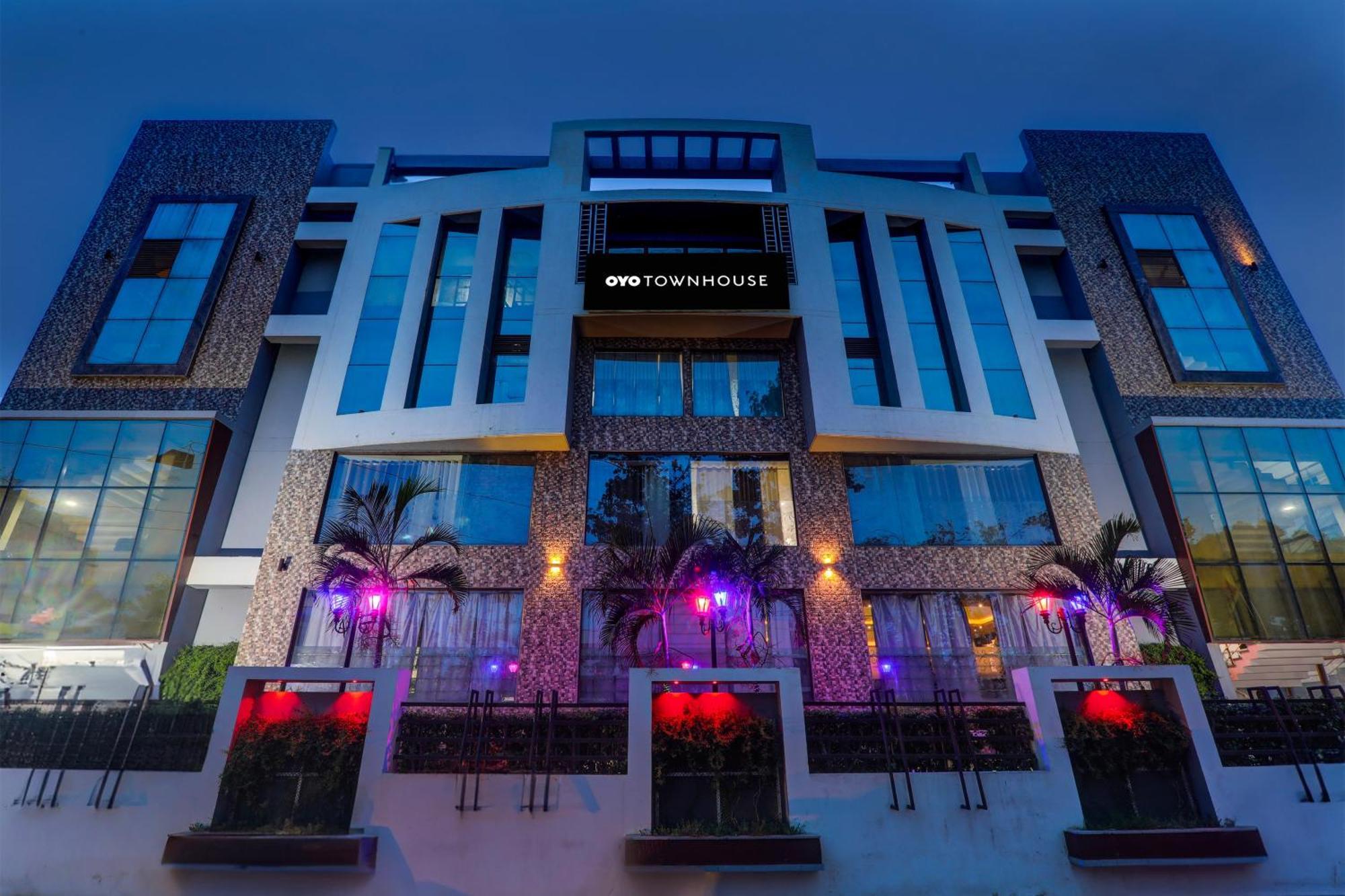 Townhouse Sakura Hotel Lucknow Exterior photo