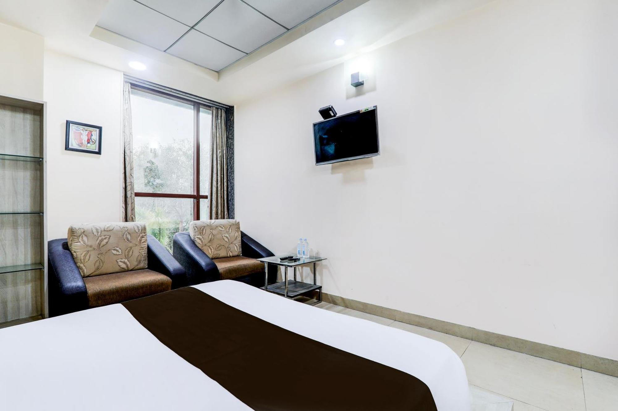 Townhouse Sakura Hotel Lucknow Exterior photo