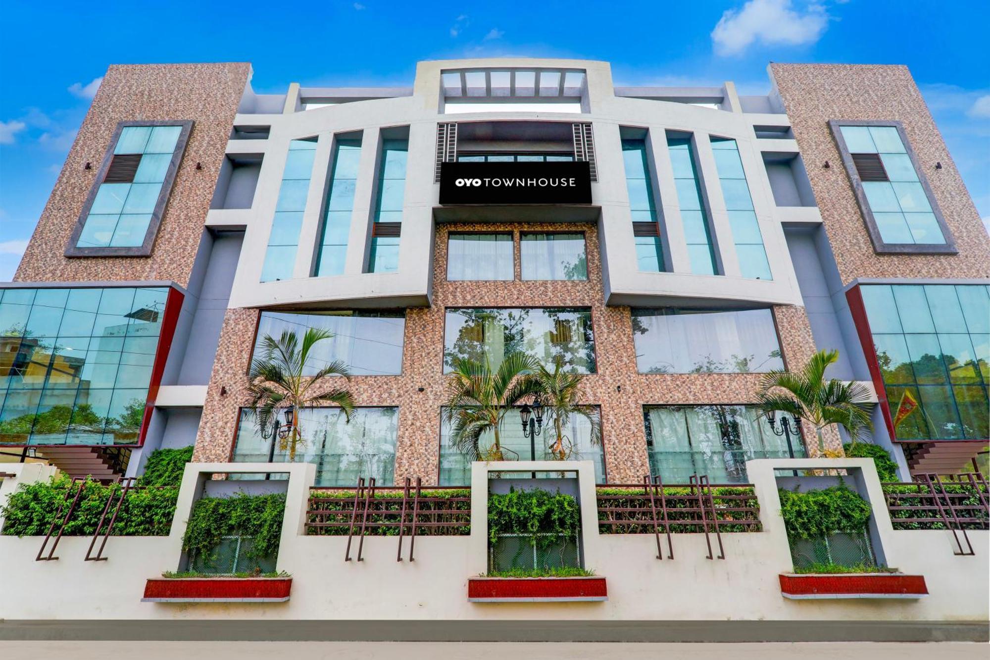 Townhouse Sakura Hotel Lucknow Exterior photo