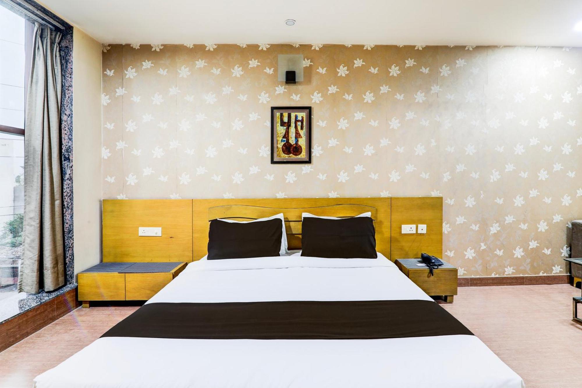 Townhouse Sakura Hotel Lucknow Exterior photo