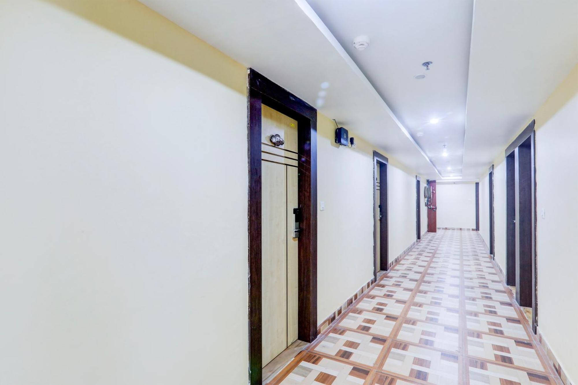 Townhouse Sakura Hotel Lucknow Exterior photo