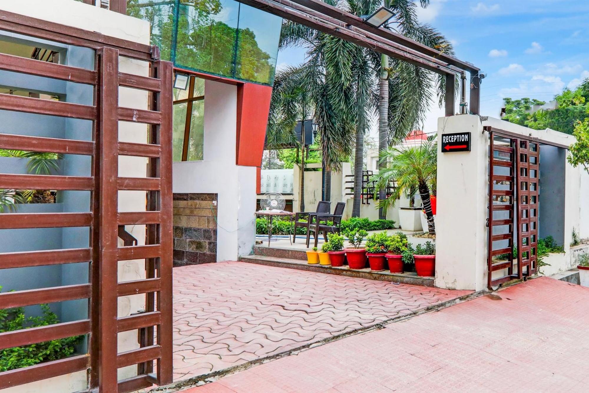 Townhouse Sakura Hotel Lucknow Exterior photo