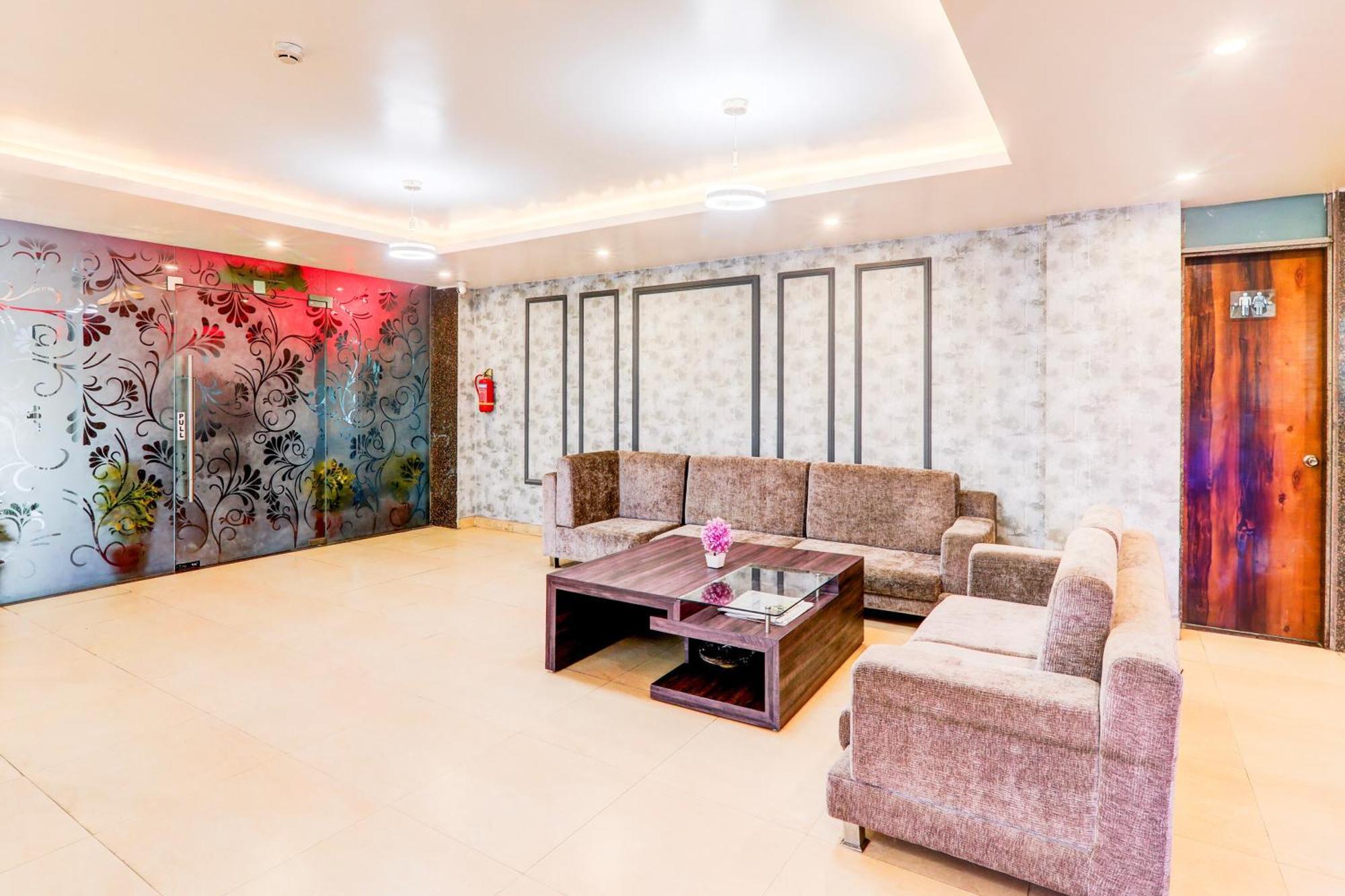 Townhouse Sakura Hotel Lucknow Exterior photo