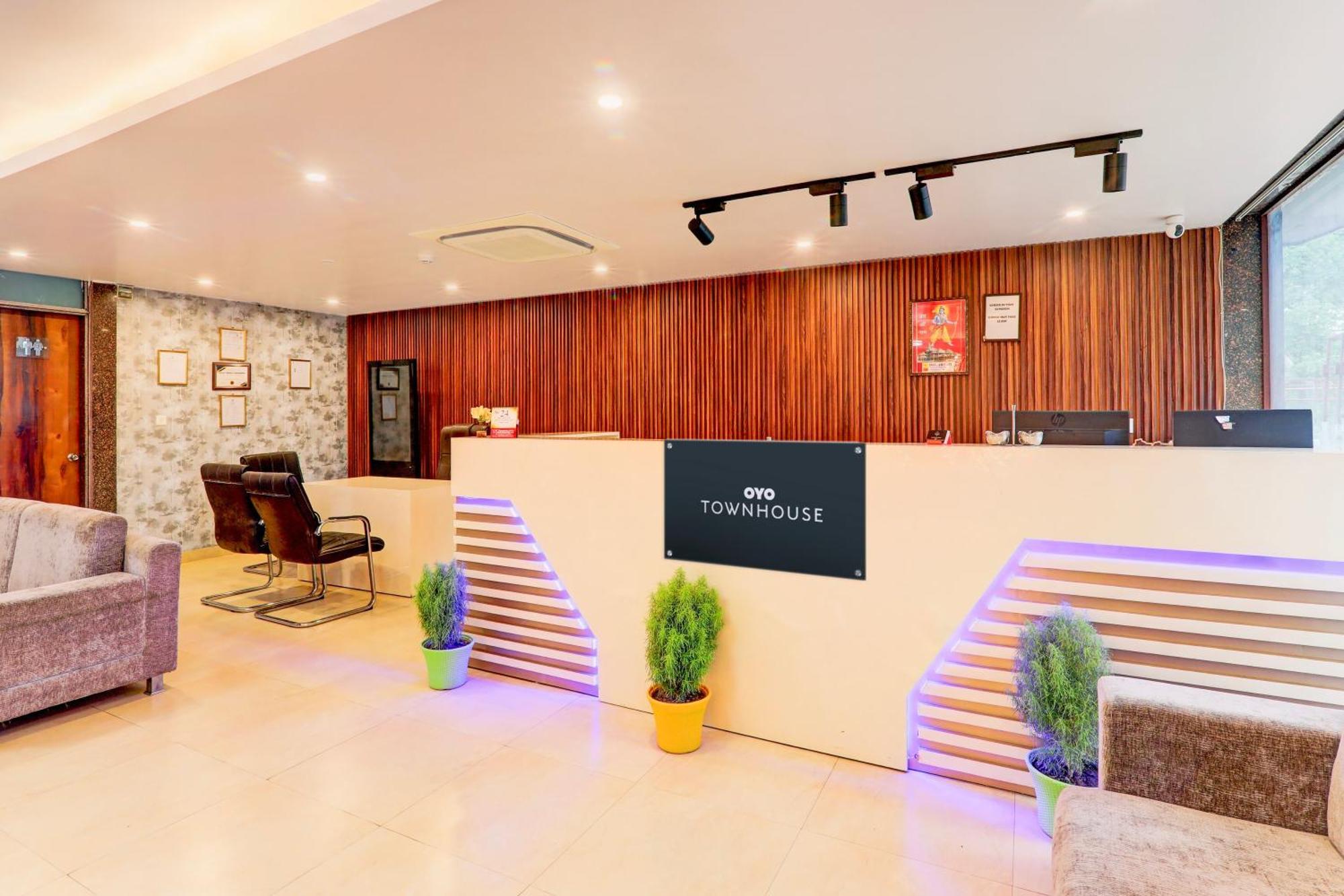 Townhouse Sakura Hotel Lucknow Exterior photo