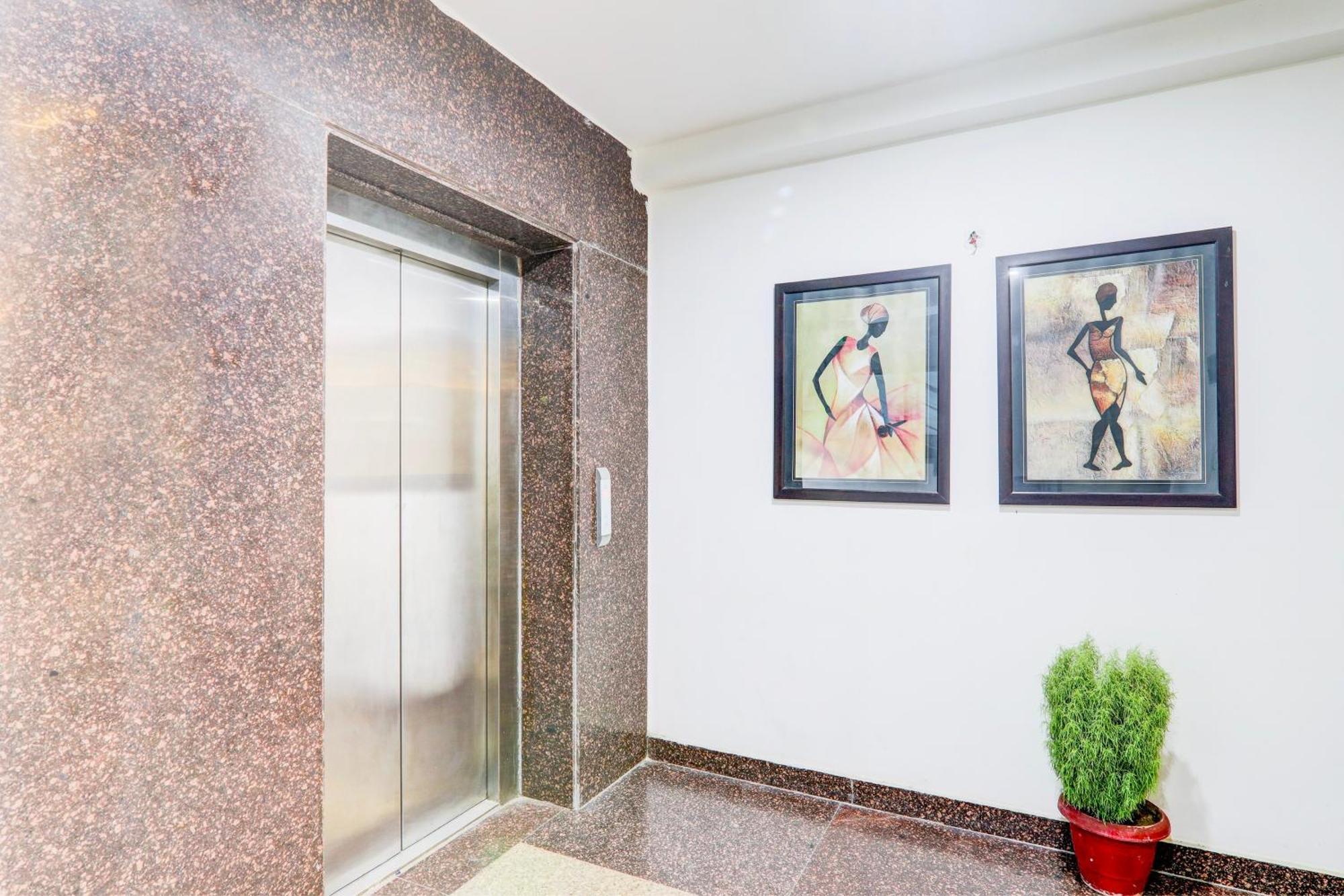 Townhouse Sakura Hotel Lucknow Exterior photo