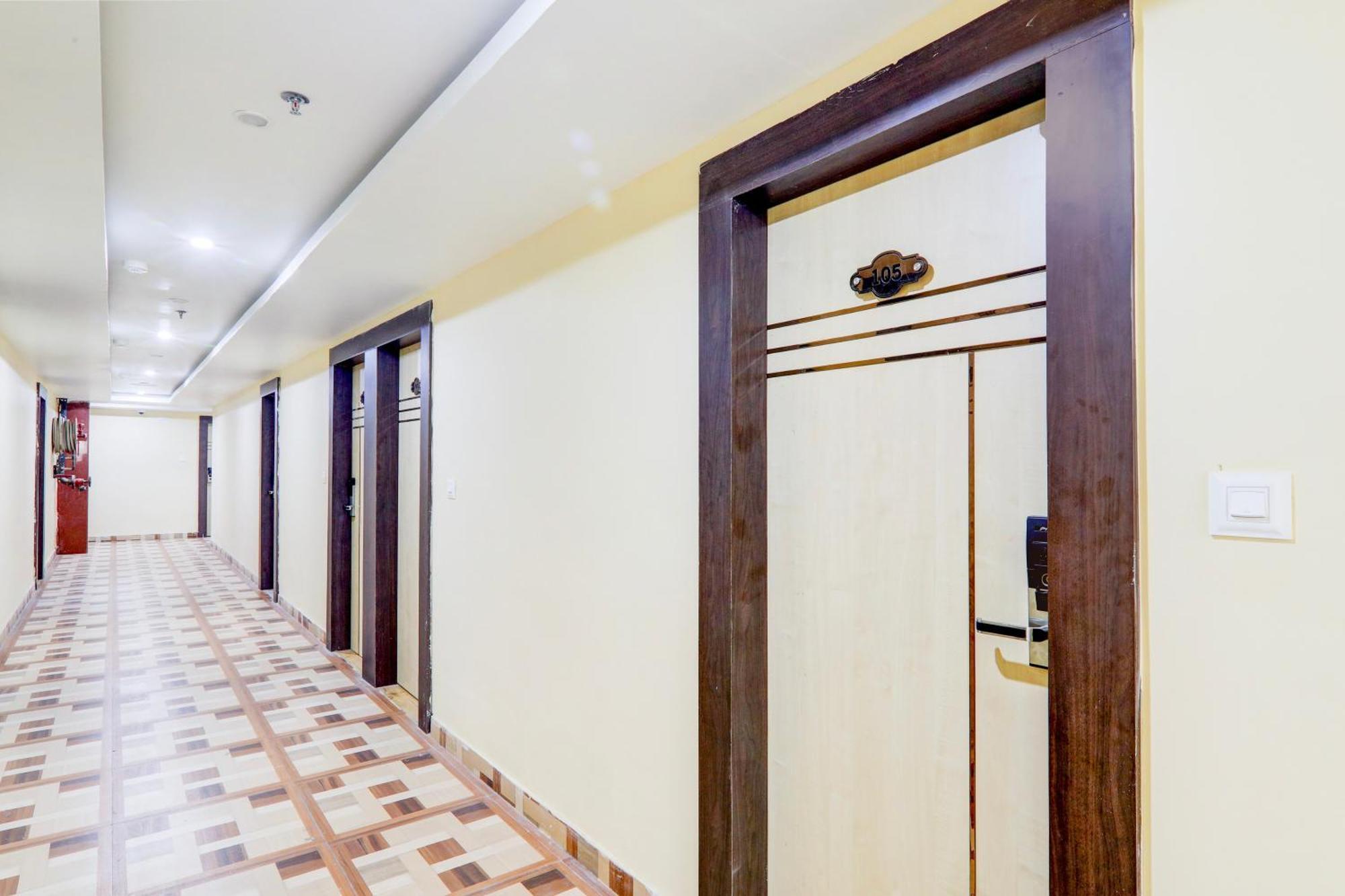 Townhouse Sakura Hotel Lucknow Exterior photo