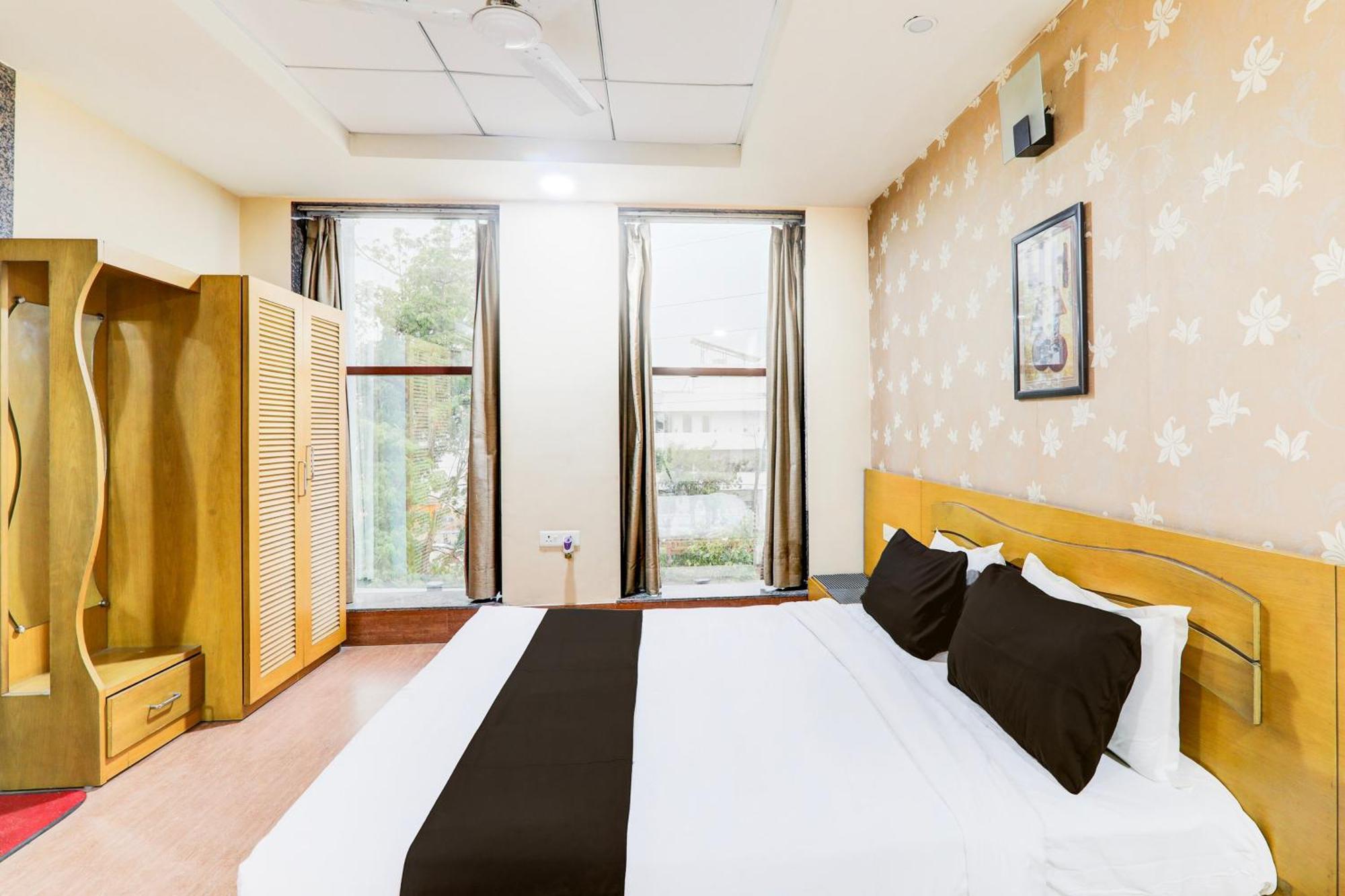 Townhouse Sakura Hotel Lucknow Exterior photo