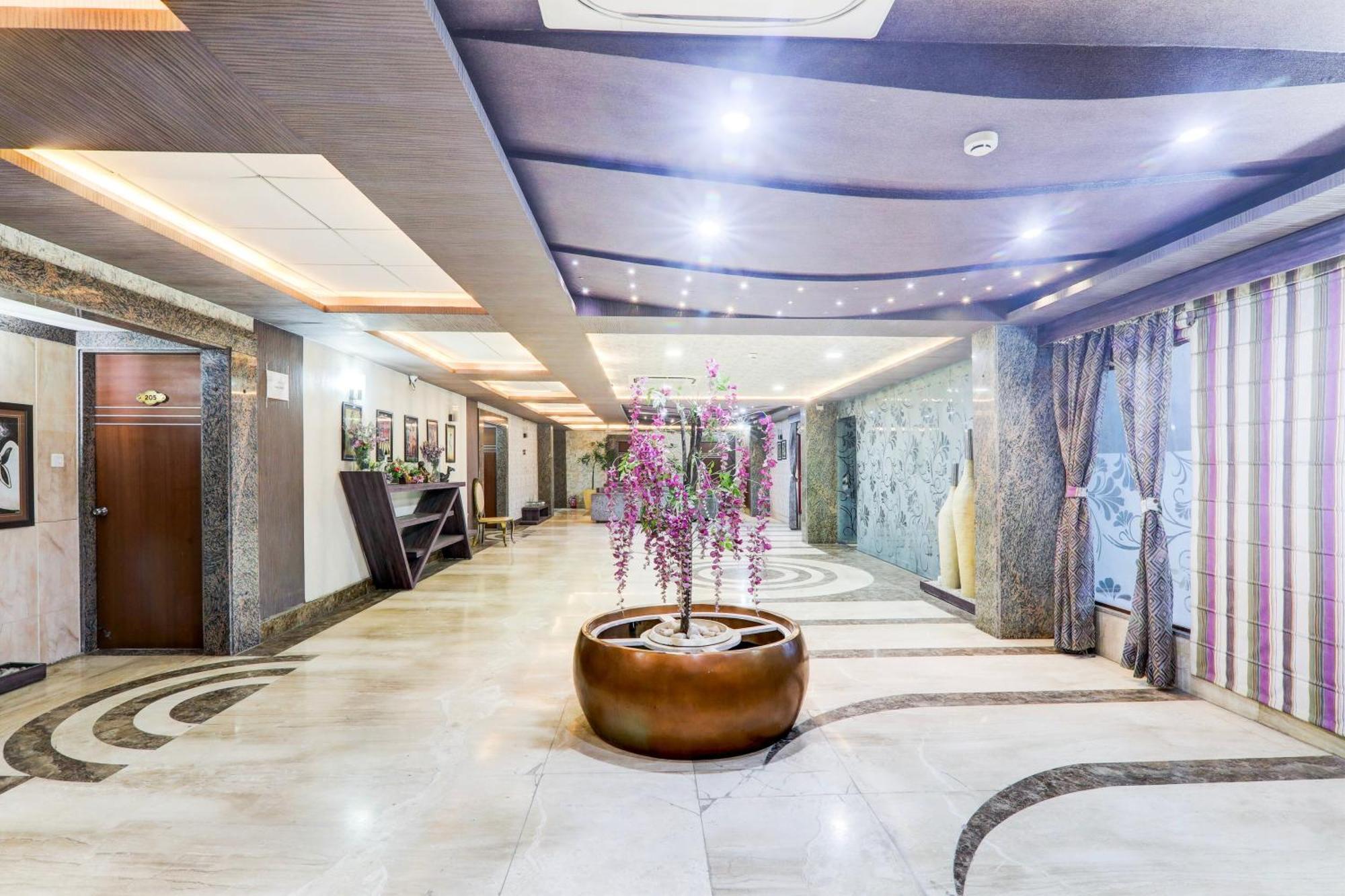 Townhouse Sakura Hotel Lucknow Exterior photo